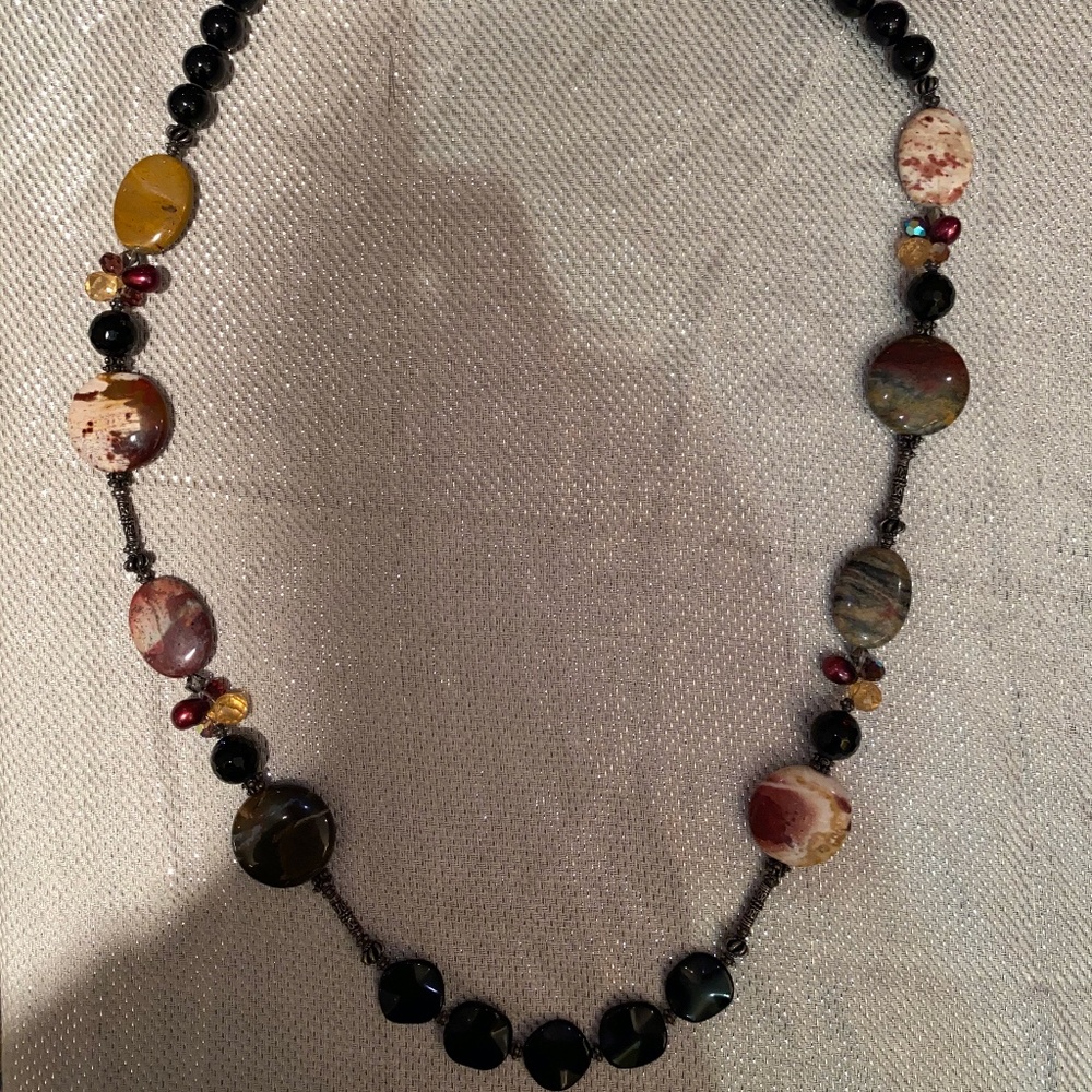 GENUINE STONE AND BEADED NECKLACE